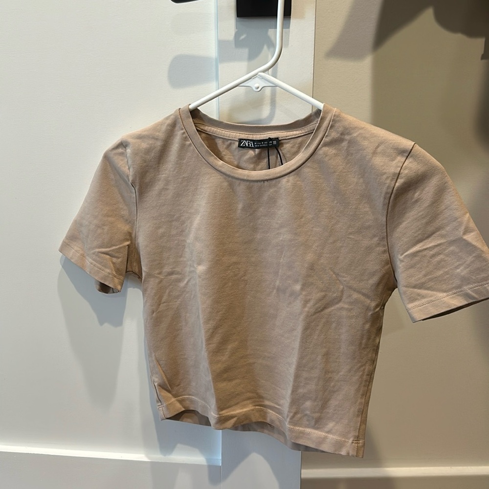 Brand new Zara tan crop tee
